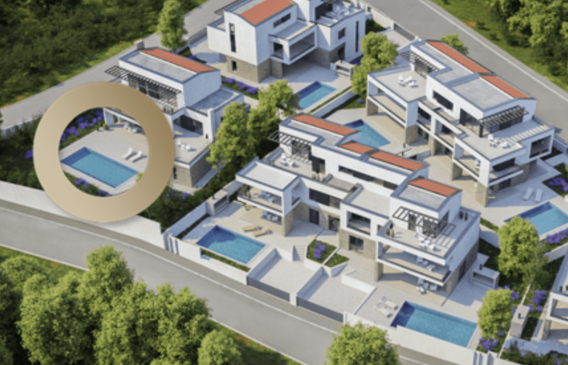 Luxury Villa, Vabriga